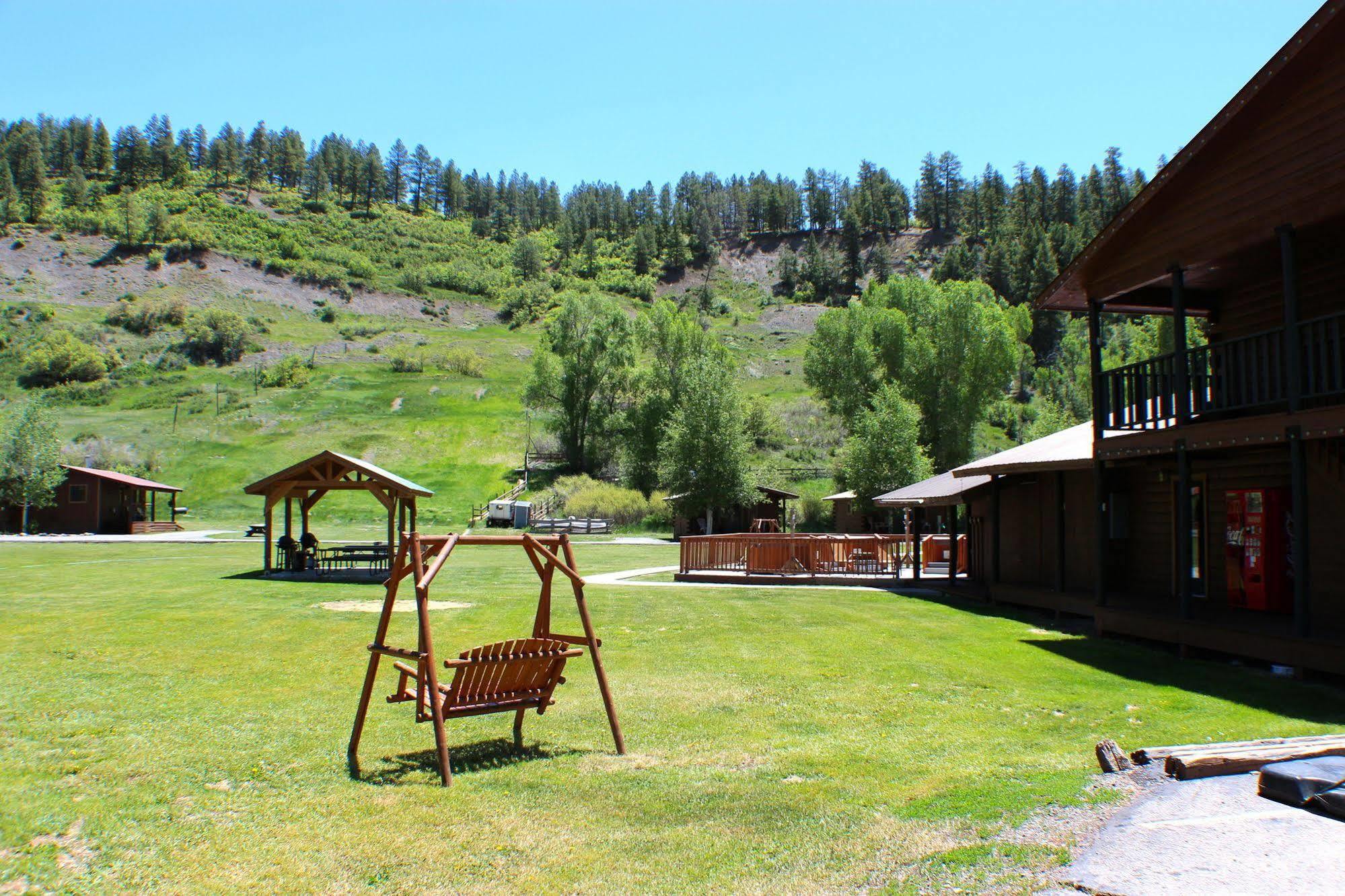 High Country Lodge And Cabins Пагоса Спрингс Екстериор снимка