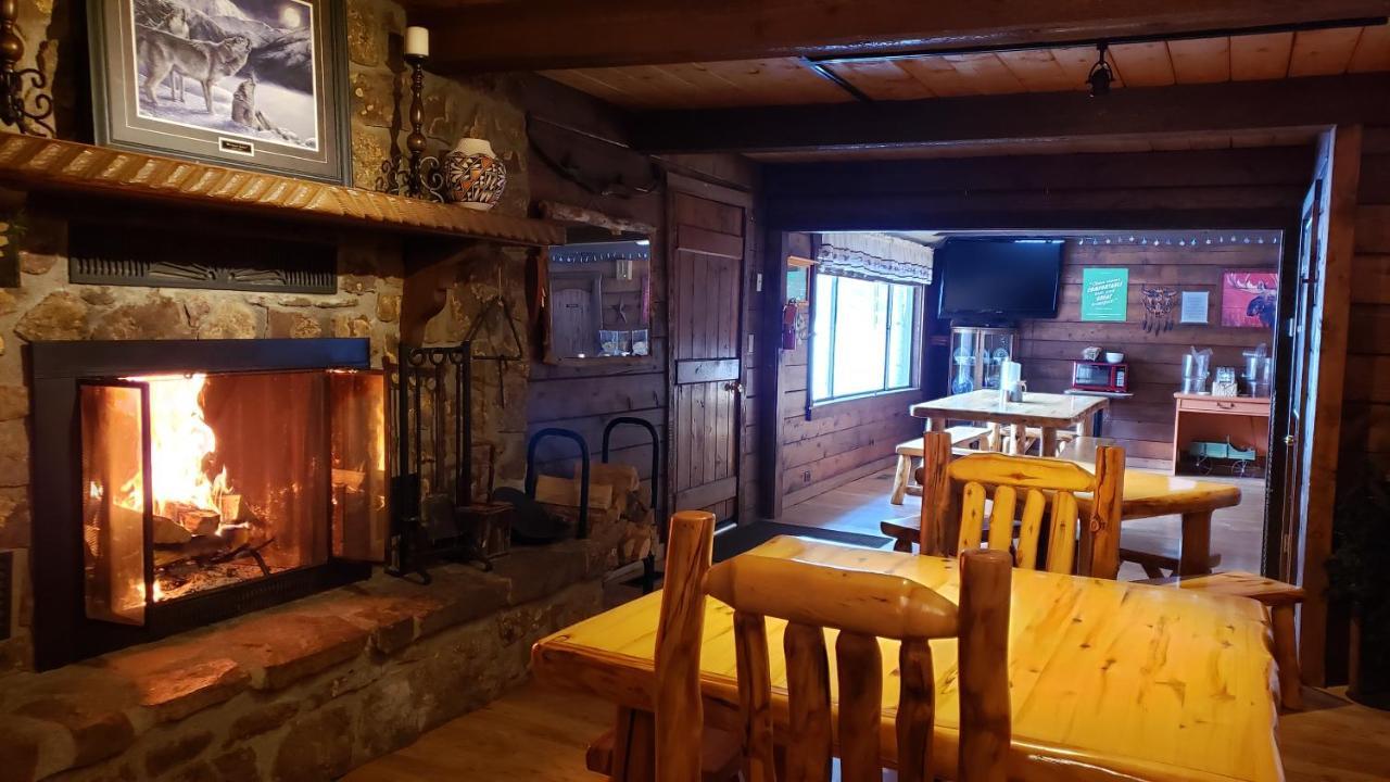 High Country Lodge And Cabins Пагоса Спрингс Екстериор снимка